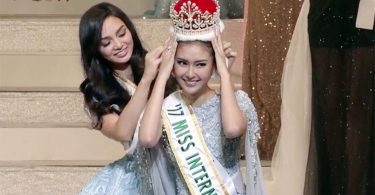 Miss International 2016 Kylie Verzosa of the Philippines (left) passes on her crown to Miss International 2017 Kevin Lilliana of Indonesia. Image: Screen shot from Miss International 2017 live-stream