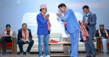 चलचित्र पत्रकार कल्याणकारी कोषमा केदार घिमिरे ‘माग्ने बुढा’ले गरे २५ हजार रुपैयाँ सहयोग